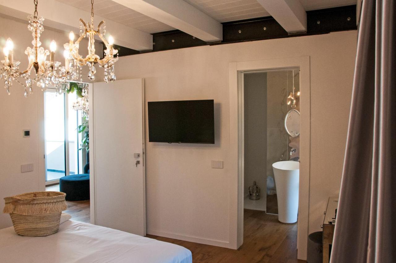 Ca' Squero911 Luxury Rooms เชเซนาติโก ภายนอก รูปภาพ